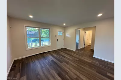 16 E Haywood Avenue, Struthers, OH 44471 - Photo 5