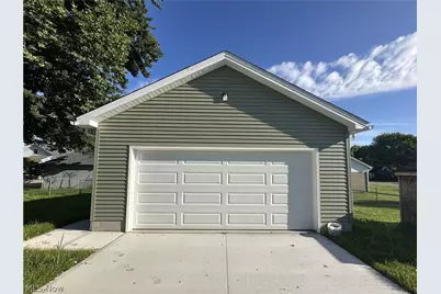 16 E Haywood Avenue, Struthers, OH 44471 - Photo 3