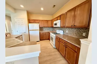 9482 Redington Drive, North Ridgeville, OH 44039 - Photo 5
