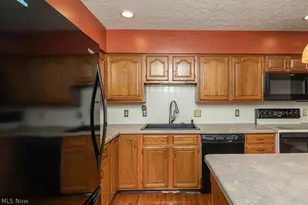 7456 Hidden Glen Dr, Amherst, OH 44001 - Photo 9
