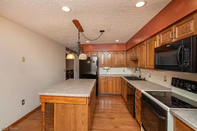 7456 Hidden Glen Drive, Amherst, OH 44001 - Photo 7