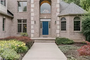 4013 Meadowvale Ct, Akron, OH 44333 - Photo 5