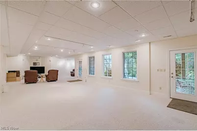 4013 Meadowvale Court, Akron, OH 44333 - Photo 37