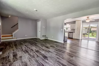 682 Iroquois Trail, Willoughby, OH 44094 - Photo 5