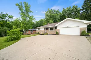 1885 W Sprague Rd, Grandview Heights, OH 44147 - Photo 3