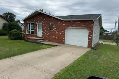 880 Ray Avenue NE, New Philadelphia, OH 44663 - Photo 1