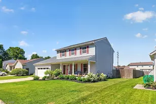 125 Queen Anne Cir, Elyria, OH 44035 - Photo 3