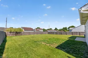 125 Queen Anne Cir, Elyria, OH 44035 - Photo 33