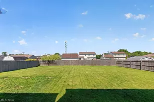 125 Queen Anne Cir, Elyria, OH 44035 - Photo 35