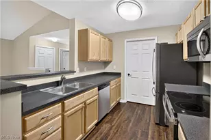 3324 Lenox Village Dr, Fairlawn, OH 44333 - Photo 5