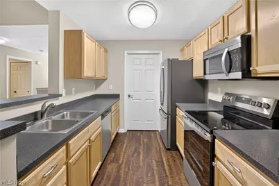 3324 Lenox Village Drive #222, Fairlawn, OH 44333 - Photo 3