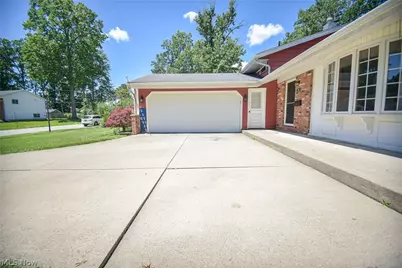 816 Bennett Drive, Elyria, OH 44035 - Photo 3