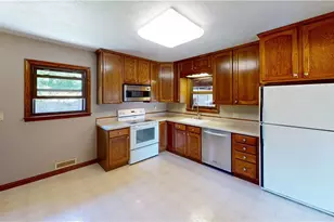 3960 Marie Dr, Brunswick, OH 44212 - Photo 7