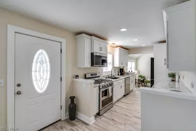 301 Avis Avenue NW, Massillon, OH 44646 - Photo 5