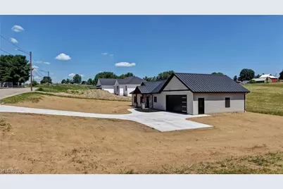 821 SW Miller Avenue, Sugarcreek, OH 44681 - Photo 27