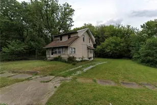 957 Bank St, Akron, OH 44305 - Photo 1