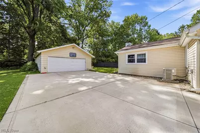 8225 Dartmoor Road, Mentor, OH 44060 - Photo 5