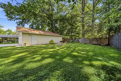 8225 Dartmoor Road, Mentor, OH 44060 - Photo 9