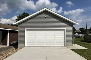 90 Center St, Struthers, OH 44471 - Photo 3