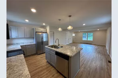 90 Center Street, Struthers, OH 44471 - Photo 7