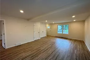 90 Center St, Struthers, OH 44471 - Photo 5