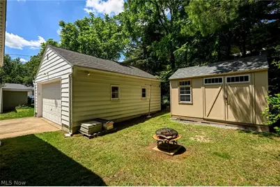 274 E Park Boulevard, Akron, OH 44305 - Photo 9