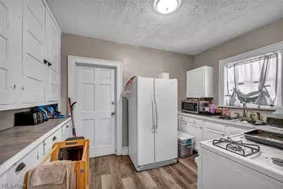1288 Pondview Avenue, Akron, OH 44305 - Photo 9