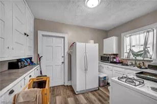 1288 Pondview Ave, Akron, OH 44305 - Photo 9
