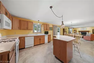 813 Walnut Ridge St NW, Bolivar, OH 44612 - Photo 9