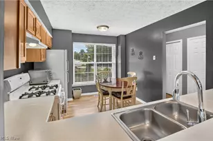 1139 Lake Meadow Ln, Brunswick, OH 44212 - Photo 7