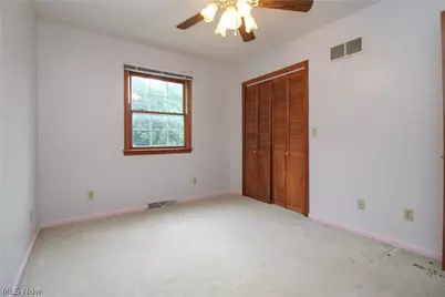 548 W 39th Street, Shadyside, OH 43947 - Photo 13