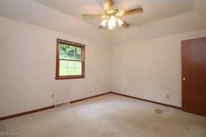 548 W 39th Street, Shadyside, OH 43947 - Photo 9