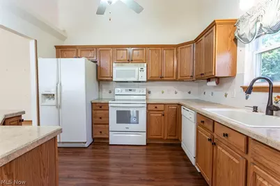 457 Harvest Lane, Green Hills, OH 44131 - Photo 7