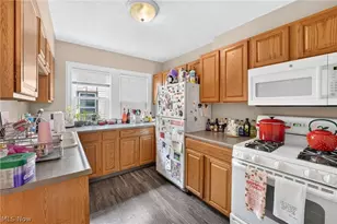 3559 Gridley Rd, Huber Heights, OH 44122 - Photo 9