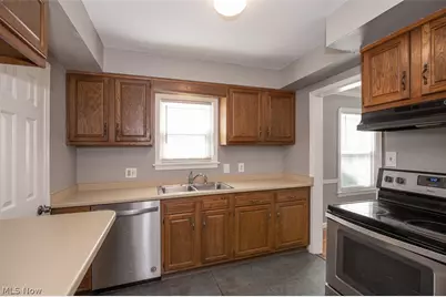 21901 Kennison Avenue, Euclid, OH 44123 - Photo 7
