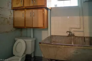 1853 Evergreen Ave, Akron, OH 44301 - Photo 23