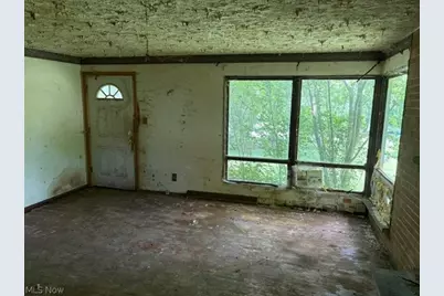 2033 Scenic Way, Akron, OH 44312 - Photo 3