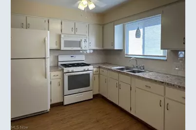 807 Albemarle Avenue, Cuyahoga Falls, OH 44221 - Photo 3