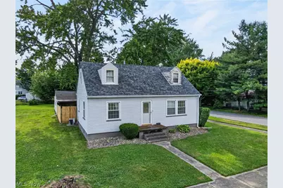 506 Adelaide Avenue SE, Warren, OH 44483 - Photo 1