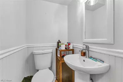 607 Castle Boulevard, Akron, OH 44313 - Photo 17