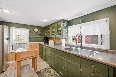16728 Parkview Avenue, Lake Milton, OH 44429 - Photo 9
