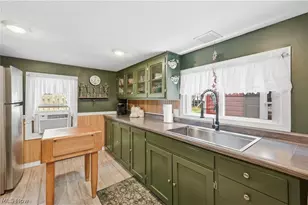 16728 Parkview Ave, Lake Milton, OH 44429 - Photo 9