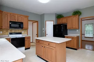 6967 Auburn Ridge Dr, Concord Twp, OH 44077 - Photo 13