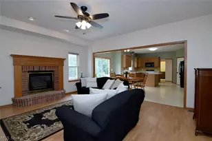 6967 Auburn Ridge Dr, Concord Twp, OH 44077 - Photo 9