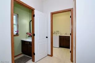 6967 Auburn Ridge Dr, Concord Twp, OH 44077 - Photo 17