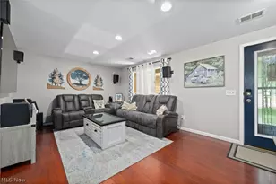 1135 Royal Dr, Amherst, OH 44001 - Photo 3
