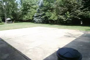 23551 S Woodland Rd, Huber Heights, OH 44122 - Photo 7