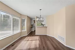 361 Village Pointe Dr, Akron, OH 44313 - Photo 9