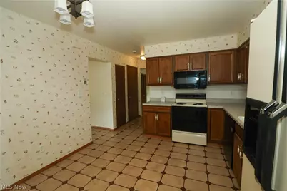 537 Howells Court, Eastlake, OH 44095 - Photo 7