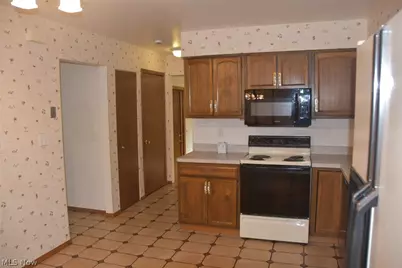 537 Howells Court, Eastlake, OH 44095 - Photo 5